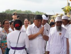 Bupati Jembrana Hadiri Ngaben Kolektif Di Banjar Kaliakah