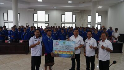 Bupati Tamba Serahkan Insentif Kepada 231 Kelian Subak
