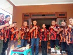 Fungsionaris MPW PP NTT, Mendatangi Kediaman Aloysius Sukardan, ” Ada Apa “