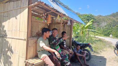 Melalui Komsos, Babinsa Koramil 04/Tabundung Beri Motivasi Agar Warga Manfaatkan Lahan Kosong Di Pekarangan Rumah