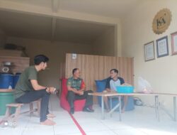 Manunggal Dengan Rakyat, Babinsa Koramil 1626-02/Susut Komsos Bersama Warga Binaan