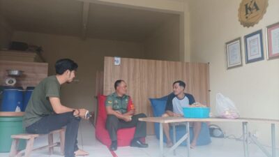 Manunggal Dengan Rakyat, Babinsa Koramil 1626-02/Susut Komsos Bersama Warga Binaan