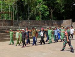 Menumbuhkan Rasa Patroitisme Serta Cinta Tanah Air Kepada Satlinmas, Babinsa Memberikan Latihan PBB Dan Wasbang