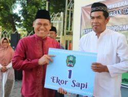 Ketua DPRD Magetan Serahkan Hewan Kurban DI Masjid Agung Baitussalam