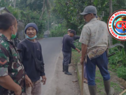 Menjalin Silahturahmi Anggota Babinsa Koramil 1626-02/Susut Komsos Dengan Tokoh Masyarakat