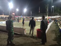 Babinsa Koramil 02/Susut Turut Amankan Jalannya Pertandingan Bola Volly Segita Mas Cup Semi Open Desa Penglumbaran
