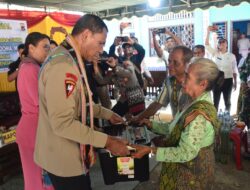 Kapolda NTT Berbagi , Air Mata Haru Warga Kurang Mampu di TTS jadi Saksi