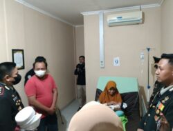 Kapolres Magetan Memberi Hadiah Kepada Tiga Bayi Yang Lahir Bertepatan Pada Ultah Bhayangkara