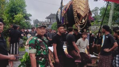 Babinsa Amankan Prosesi Ngaben Warga Binaan