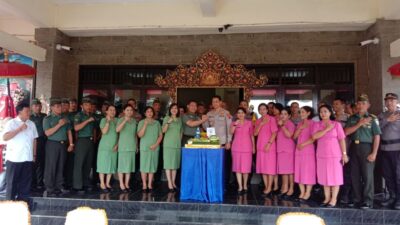 Wujud Sinergitas TNI-POLRI Komandan Kodim 1626/Bangli Serahkan Tumpeng Ke Polres Bangli