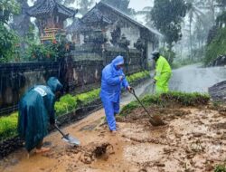 Akibat Intensitas Hujan Yang Tinggi, Babinsa Pantau Titik Bencana Alam Dan Ingatkan Warga Untuk Waspada