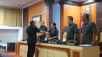 Bupati Tamba Memberikan Respons Positif Terhadap Pandangan Fraksi DPRD Jembrana Terkait Dua Ranperda Penting