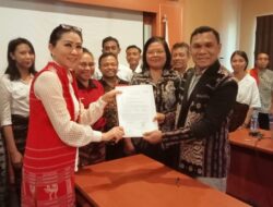 Bunda Julie Apresiasi Inovasi 7 Mahasiswa STIKOM Uyelindo