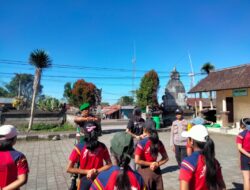 JELANG LOMBA GERAK JALAN PERINGATI HUT RI KE-78, BABINSA LATIHKAN BARIS BERBARIS SDN SUTER