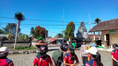 JELANG LOMBA GERAK JALAN PERINGATI HUT RI KE-78, BABINSA LATIHKAN BARIS BERBARIS SDN SUTER