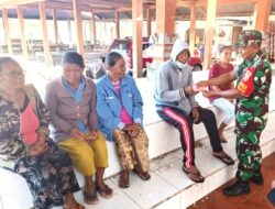 Babinsa 03/Tembuku Dampingi Penyaluran BLT Warga Desa Bangbang