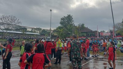 Babinsa Pantau Kegiatan Lomba Menyambut HUT Kemerdekaan RI ke-78 Agar Berjalan Aman dan Nyaman
