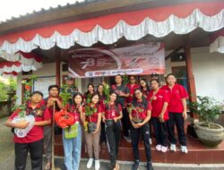 Upaya Melestarikan Alam, Babinsa Dampinggi Mahasiswa KKN Tanam Tanaman Pucuk Bang