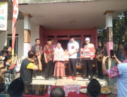 Lurah Sowi Hidayatulah Dampingi Walikota Bekasi Tri Adhianto Resmikan Pembangunan Septitank Individual Di Sepanjang Jaya, Kota Bekasi