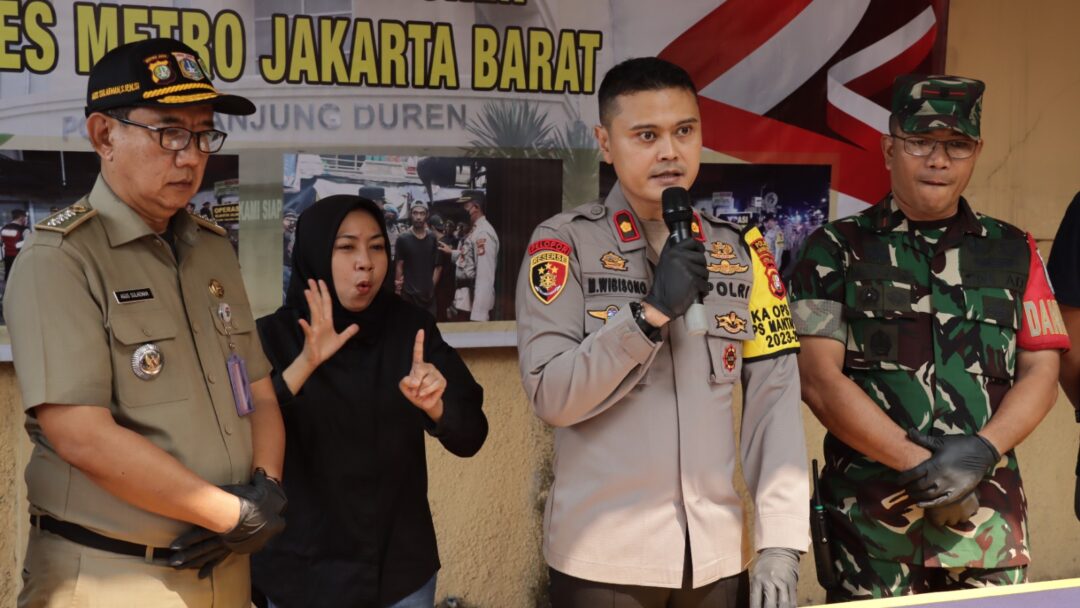Peristiwa PEMBACOKAN Terjadi di Jakarta Barat : Dua Siswa SMK di Wilayah Tomang Telah Melakukan Pembacokan Terhadap Seorang Siswa SMK di Wilayah Jelambar