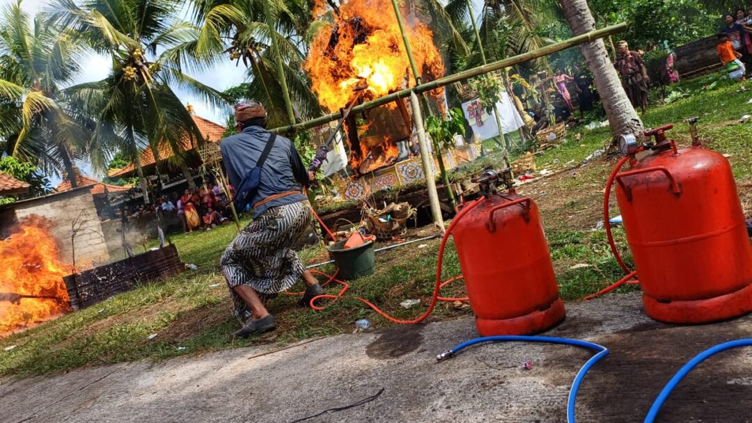 Kompor Mayat Meledak !! Saat Upacara Pengabenan Di Setra Desa Adat Yehsumbul Kecamatan Jembrana