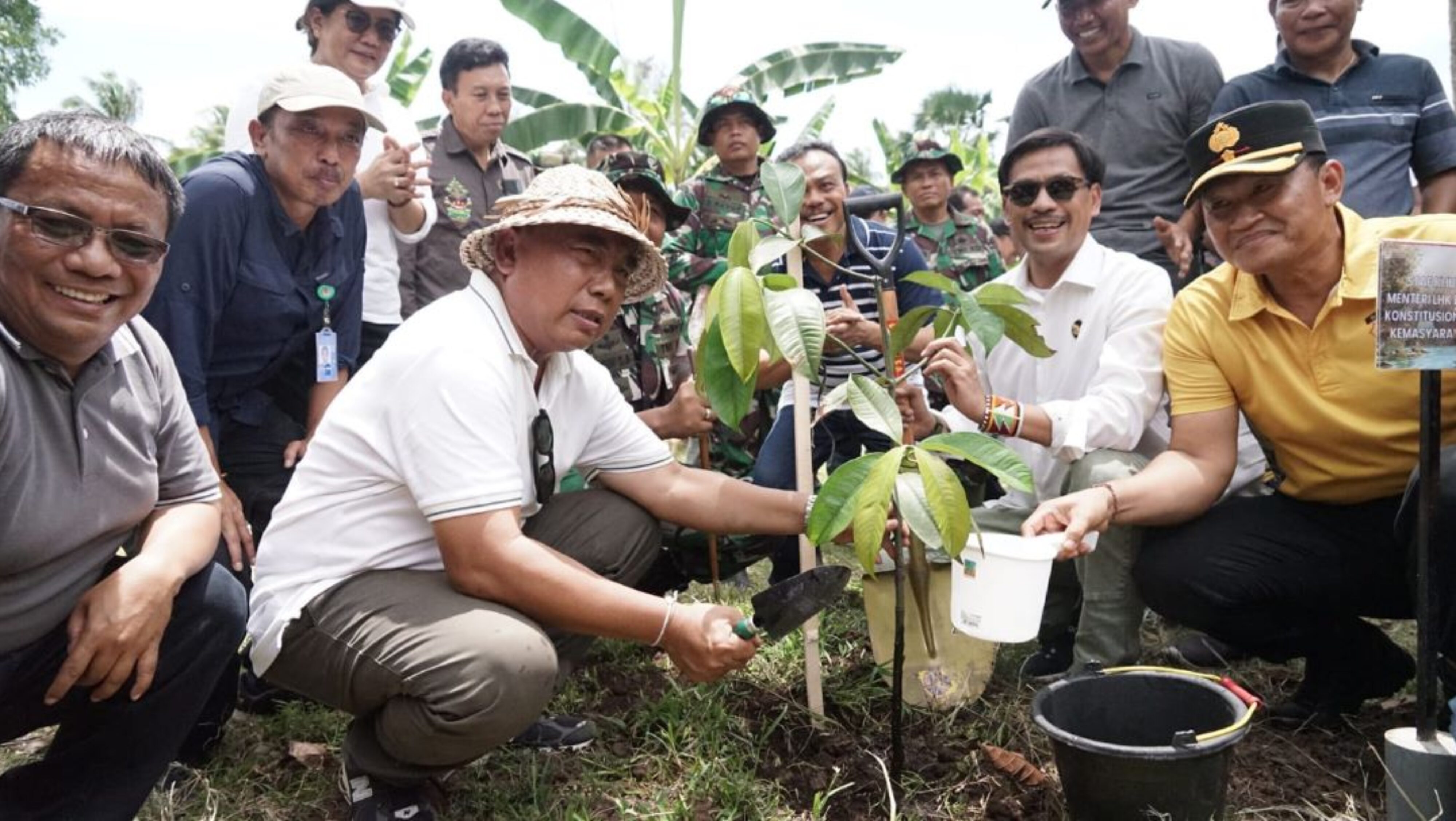 Penanaman Pohon Serentak Nasional di Bali Terpusat di Desa Blimbingsari