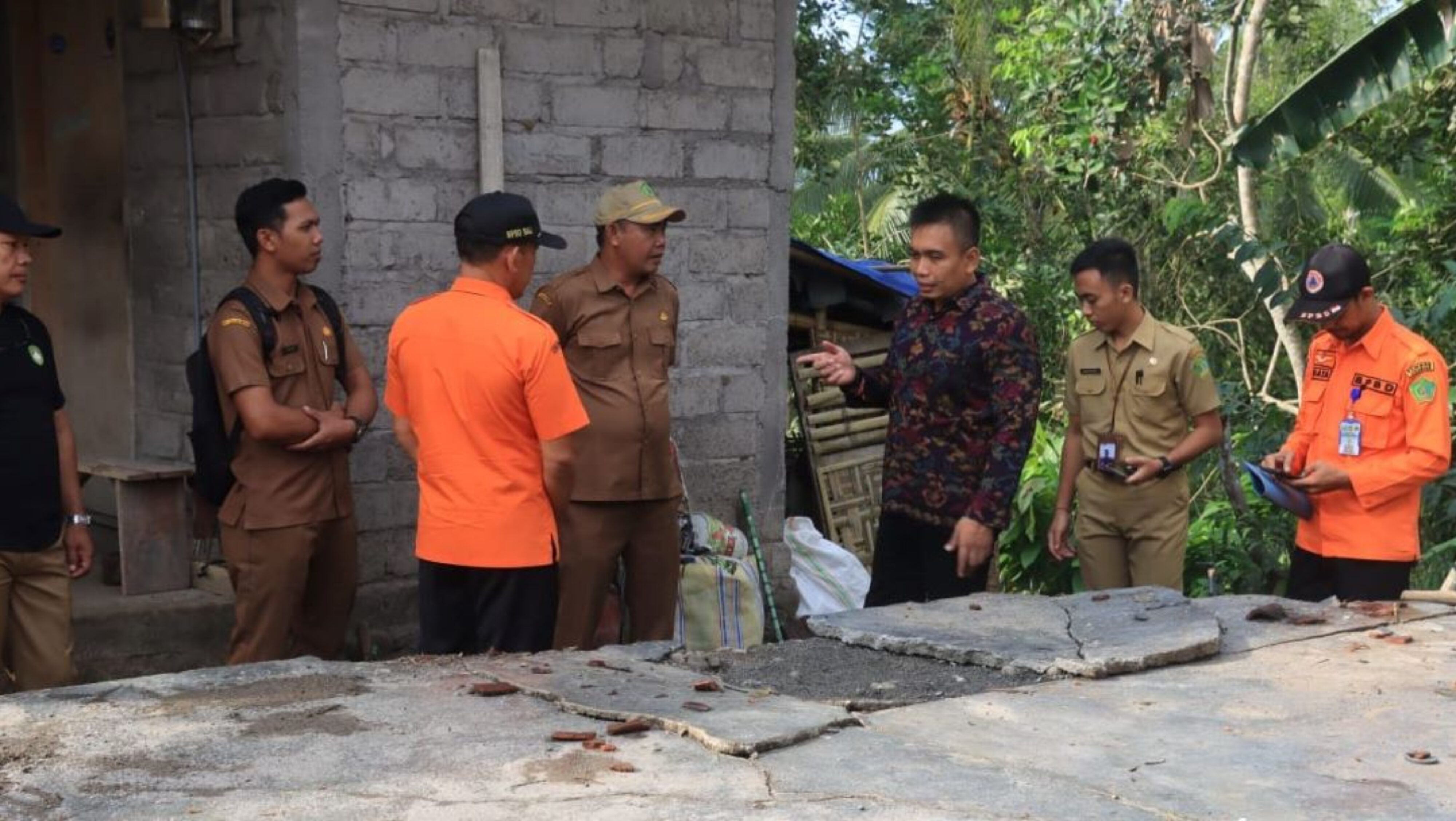 Wabup Ipat Kunjungi Korban Angin Puting Beliung