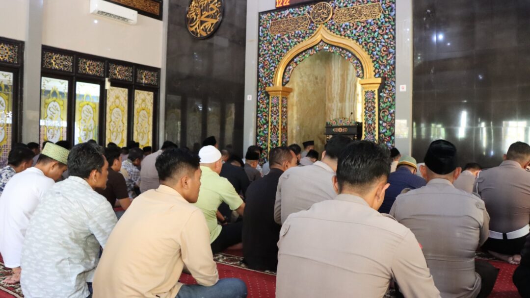 Khutbah Jum’at Serentak, Polres Sumenep Sampaikan Pesan “Pelihara Persatuan, Hindari Perpecahan Dalam Pemilu 2024”