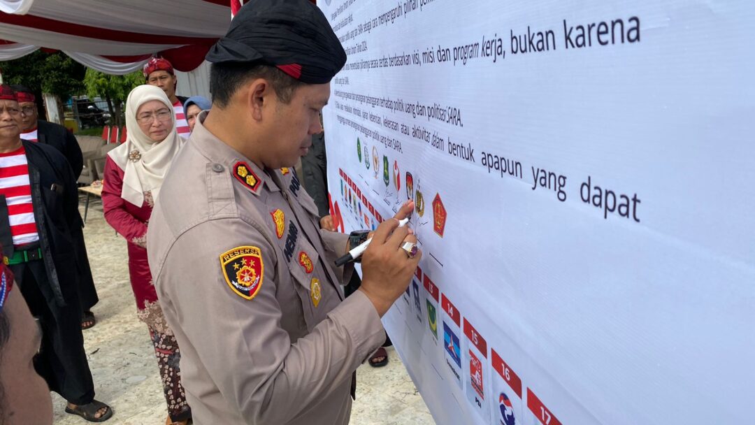Kapolres Sumenep Apresiasi Kegiatan Apel Siaga Pengawasan Masa Tenang Dan Deklarasi Damai Pemilu 2024