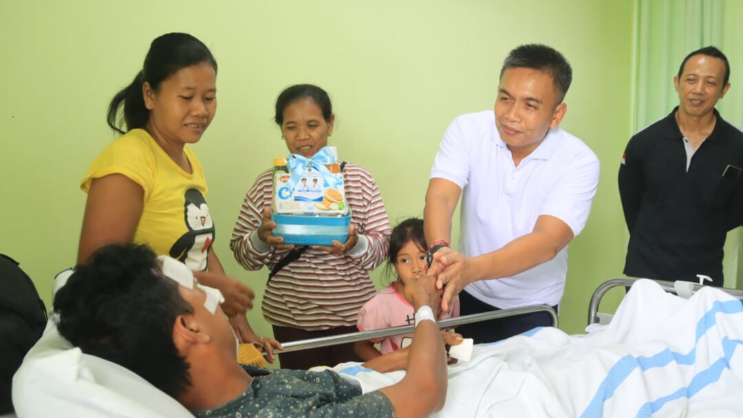 Tiga Tahun Kepemimpinan Tamba – Ipat, Wabup Ipat Berbagi Kasih di RSU Negara