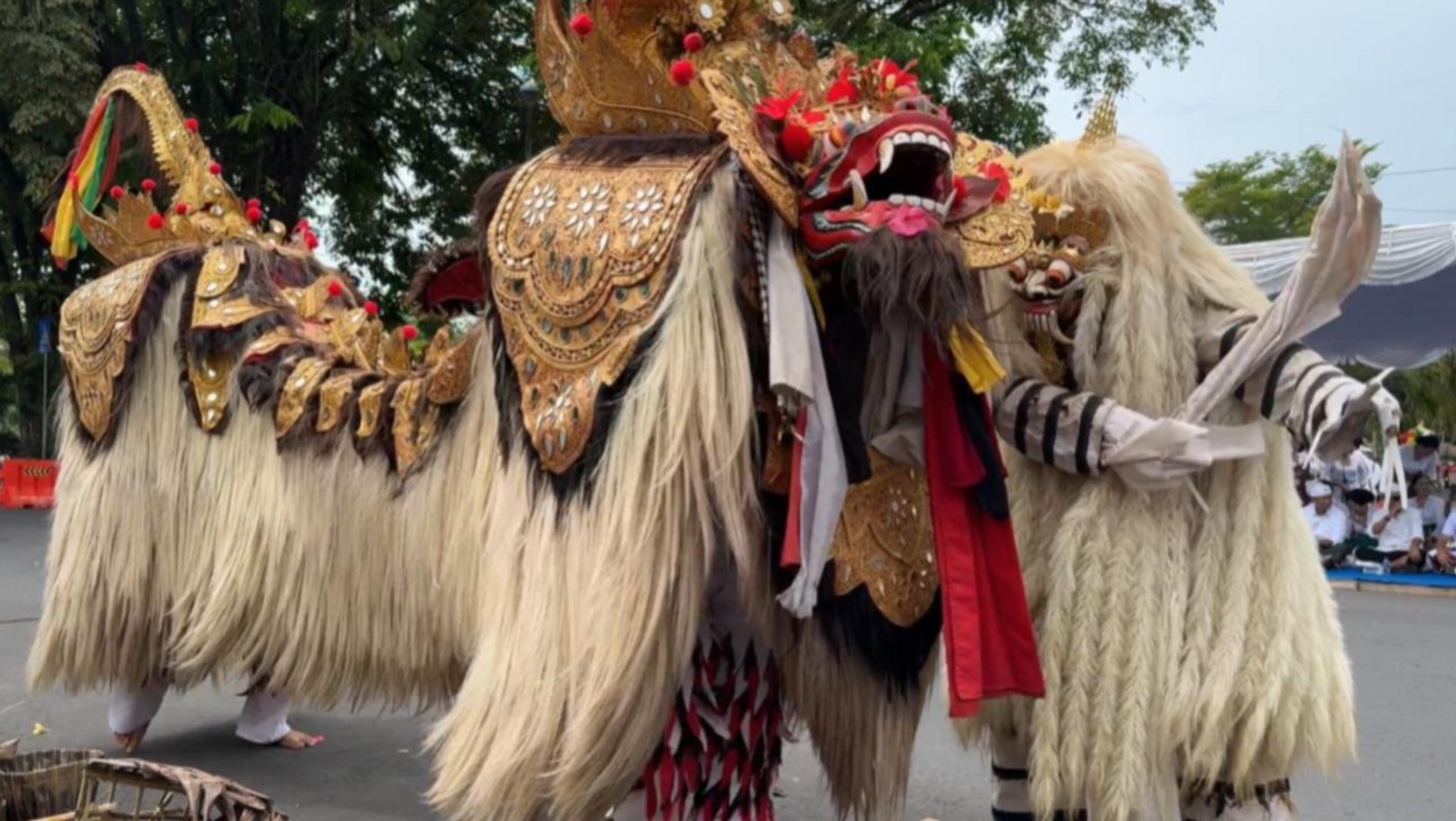Jembrana Gelar Tawur Kesanga Di Catus Pata Simpang Sudirman Hadirkan Tapakan Barong Dan Rangda