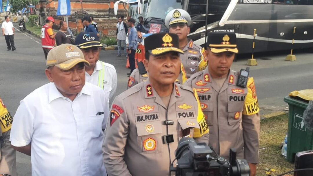 Pengecekan Dan Pemantauan Arus Mudik 2024 Oleh Kapolda Bali Di Kawasan Pelabuhan Gilimanuk