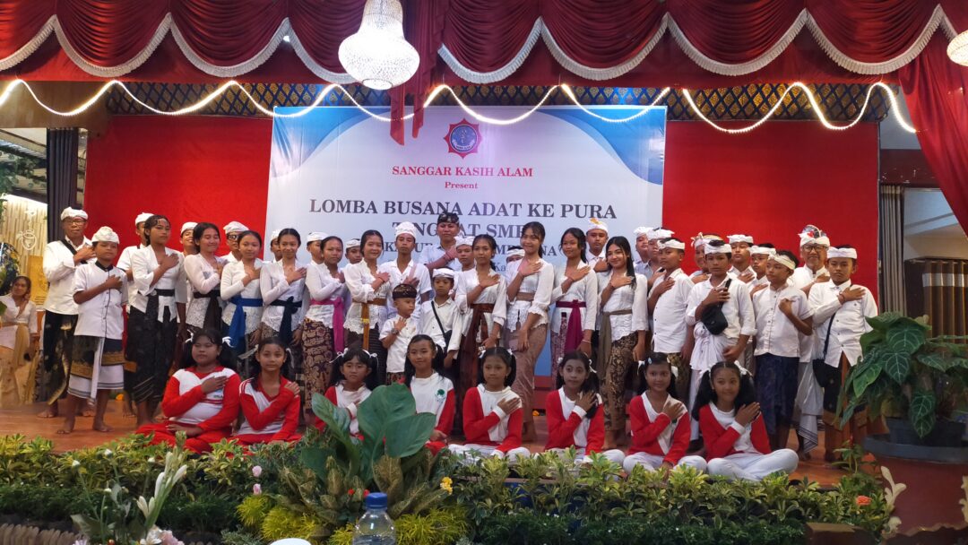 Peringati Hari Kartini, Sanggar Seni Kasih Alam Gelar Lomba Busana Adat Ke Pura