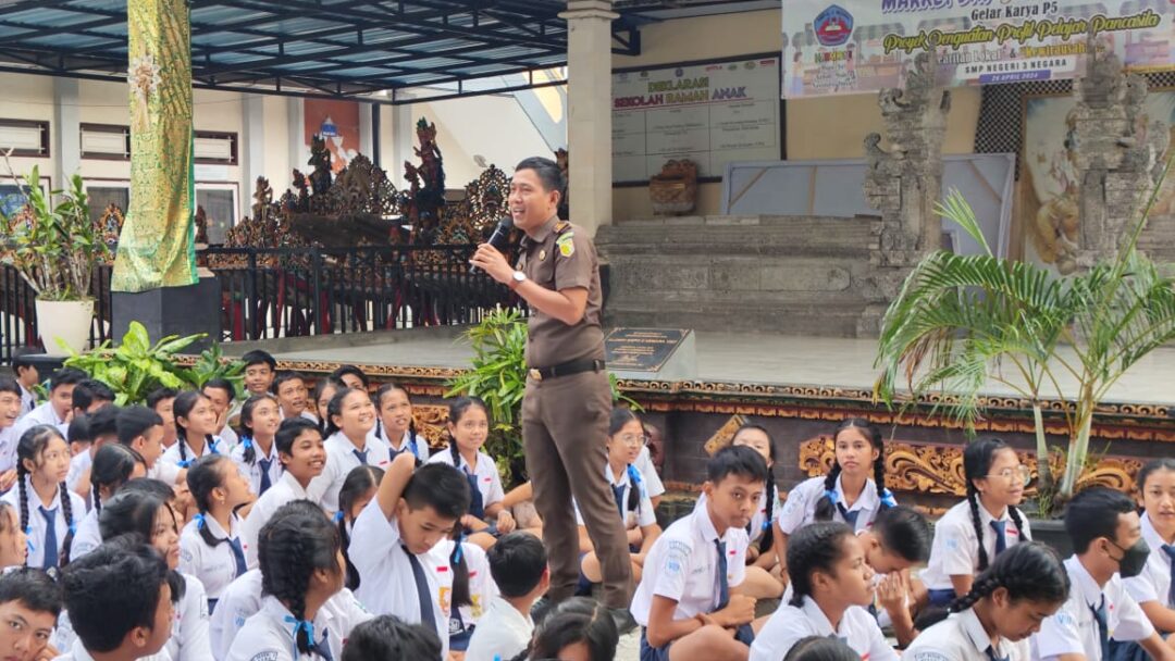 Kejaksaan Negeri Jembrana Gelar JMS Dan Kampanye Anti Korupsi Di SMPN 3 Negara dan MAN 