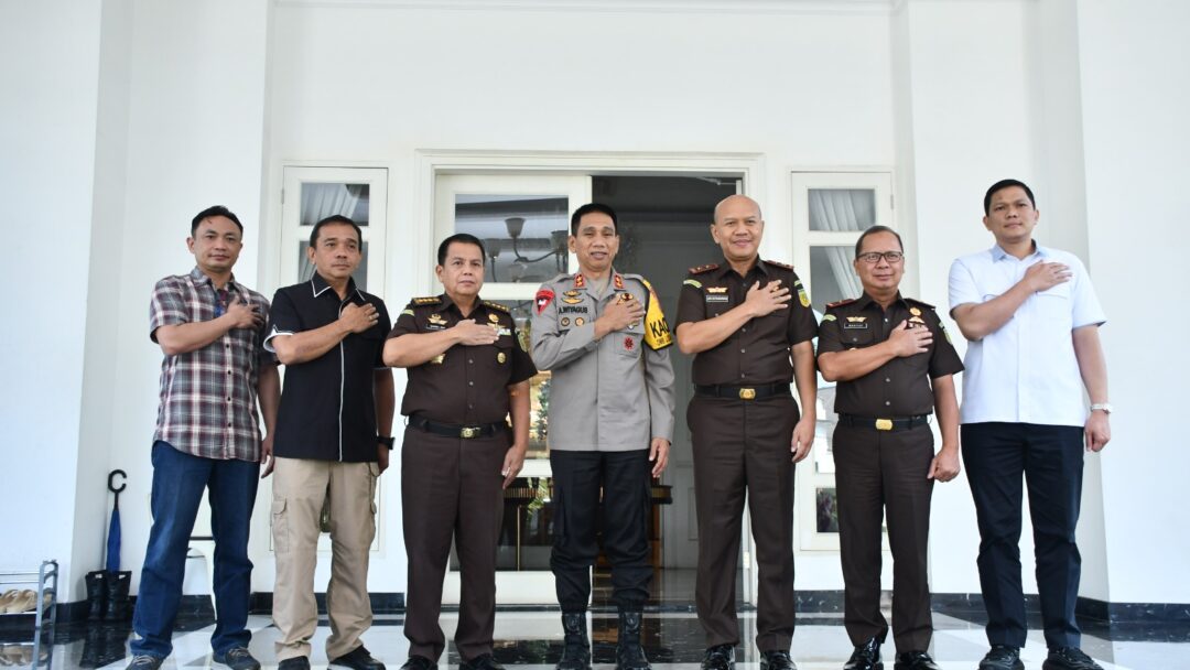 Silaturahmi dan Kunjungan Perpisahan Kepala Kejaksaan Tinggi Jawa Barat ke Forum Komunikasi Pimpinan Daerah