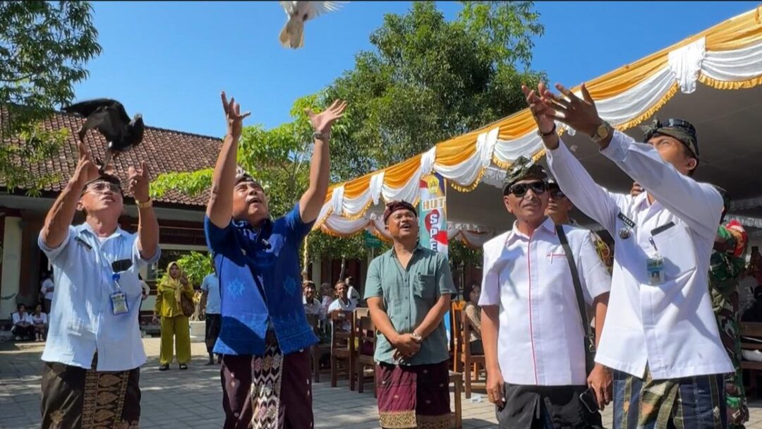 Semarak HUT SMP Negeri 1 Pekutatan ke 45 Ditandai Pelepasan Puluhan Burung