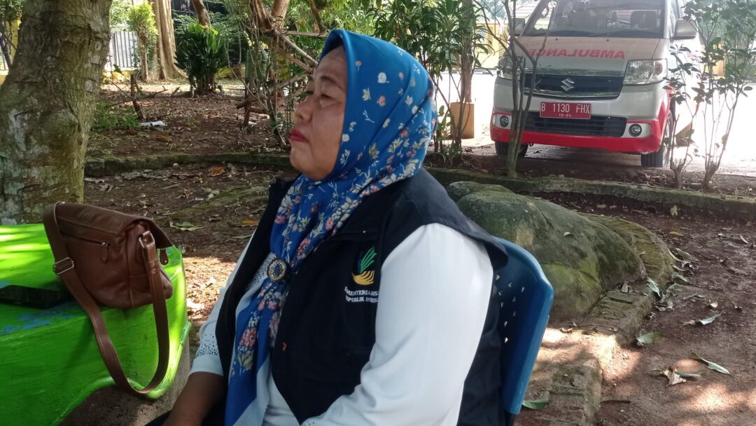 Warga Mengeluh Terkait Data Penerima Manfaat BPNT dan PKH, Kaur Kesra Desa Cibening Setu Bertanggung Jawab