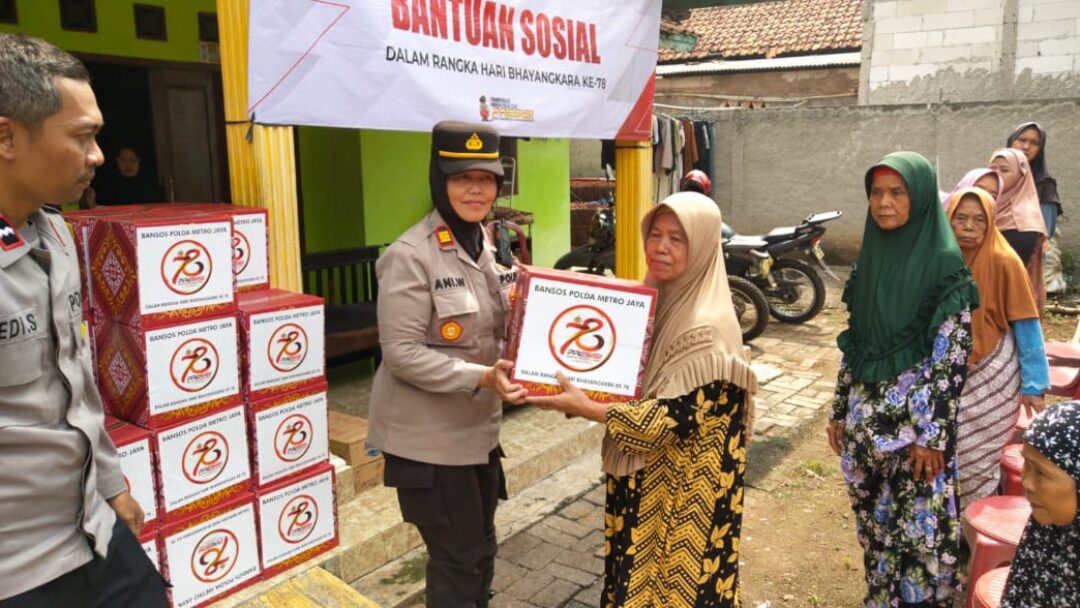 Sambut HUT Bhayangkara ke-78, Polsek Setu Giat Bakti Sosial