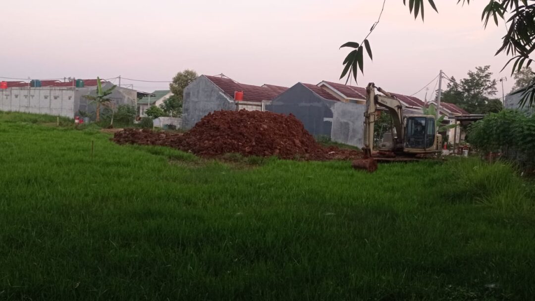Proyek Pengurugan Perum Villa Setu Wangi Diprotes Warga