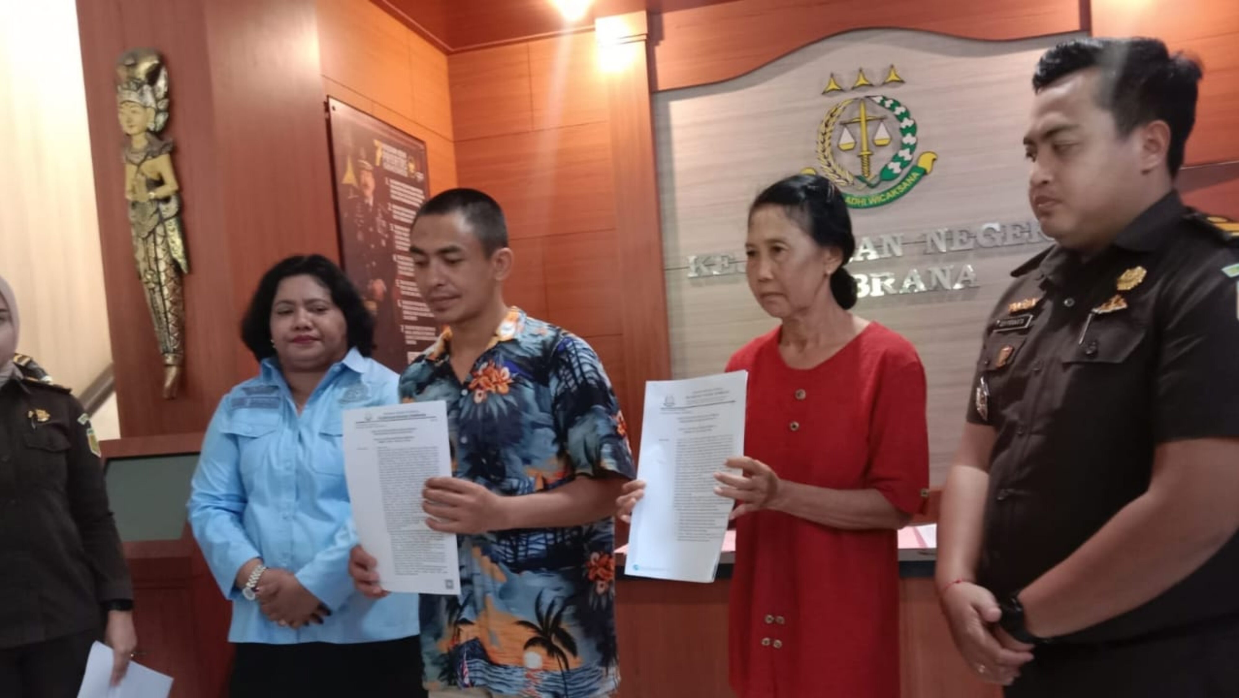 Kejari Jembrana Terapkan Keadilan Restoratif Guna Hentikan Penuntutan Terhadap Sulaiman Dan Tan Swie Chen