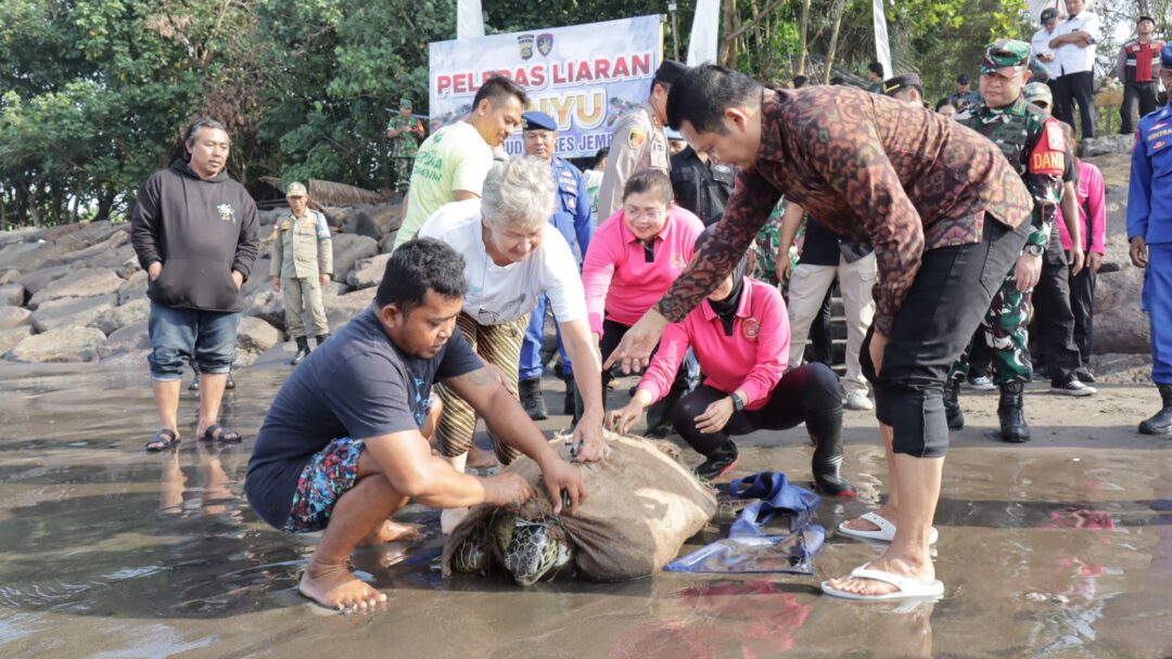 Bupati Jembrana Ajak Masyarakat Jangan Sungkan Melapor Jika Menemukan Kejahatan Penyelundupan Satwa