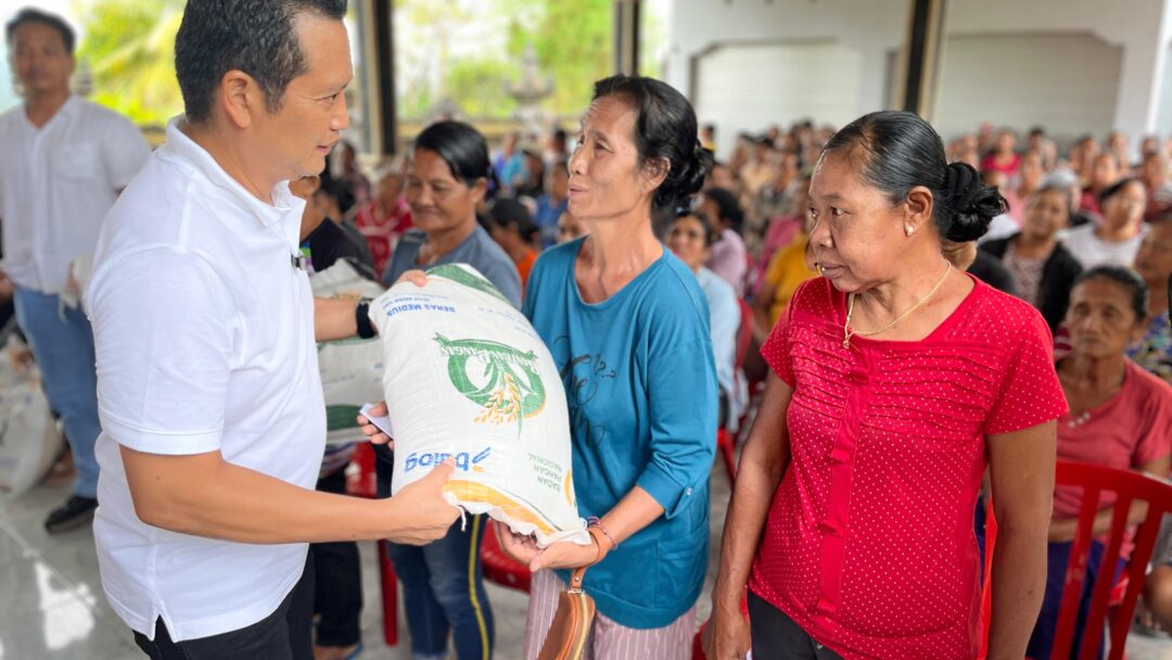 Salurkan 282, 36 Ton Bantuan Pangan Beras CPP, Bupati Kembang : Akhir Juli Harus Selesai!