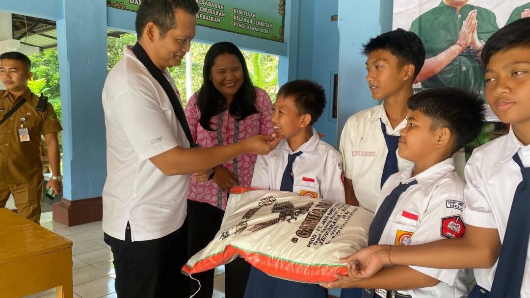 Ratusan Anak Di Luar Panti Asuhan, Perempuan Rawan Sosial Ekonomi, Dan Disabilitas Diganjar Bantuan Sembako