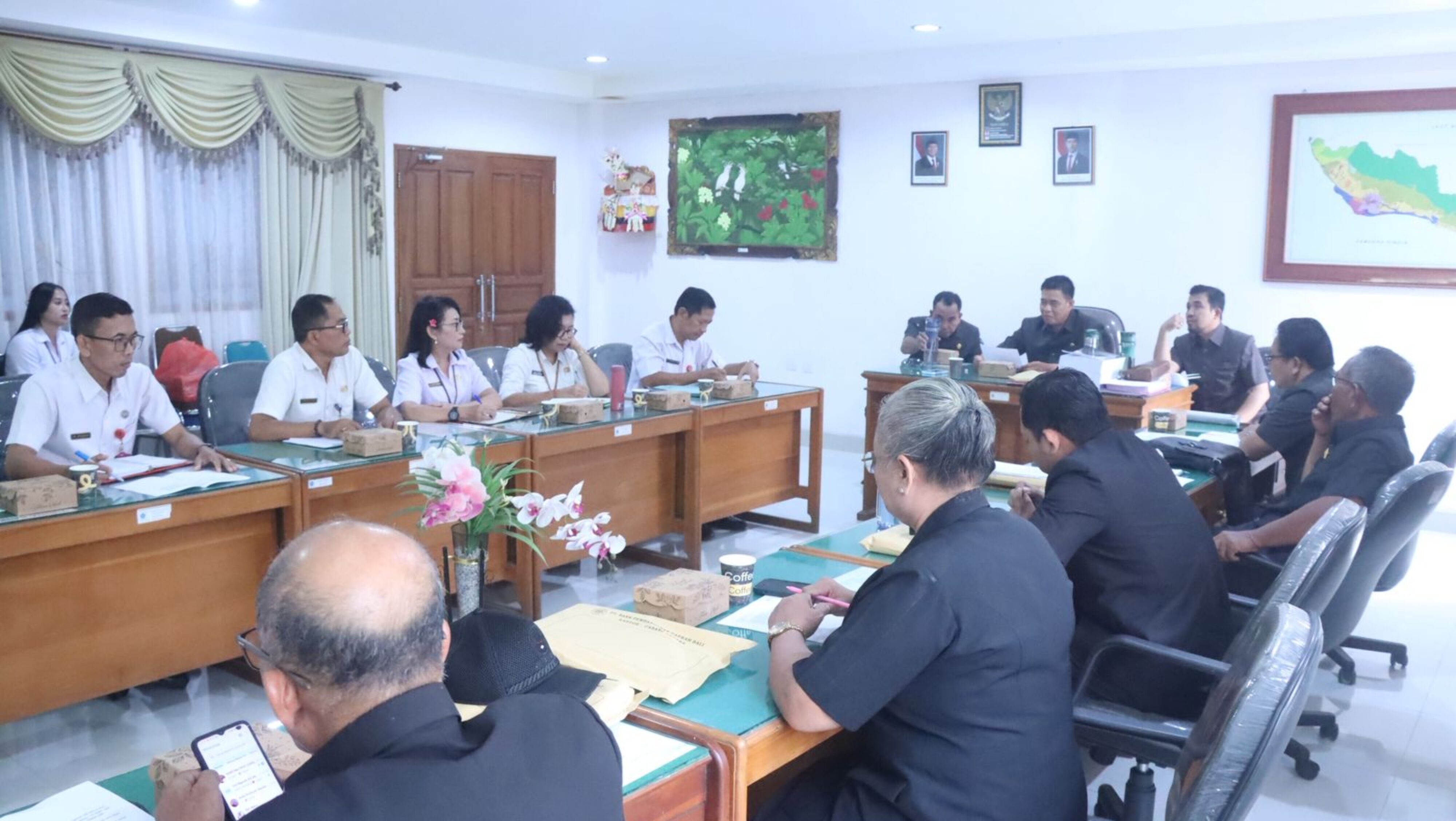 Komisi III DPRD Jembrana Bahas Evaluasi Pelayanan Dan Keuangan RSU Negara Dalam Rapat Kerja