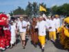Bupati Kembang Iringi Keberangkatan 58 Bhikkhu Thudong Dari Bali Menuju Jawa