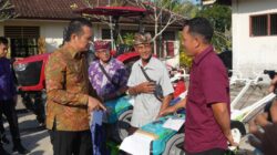 Serahkan Bantuan Traktor, Bupati Kembang Pacu Modernisasi Pertanian Di Jembrana